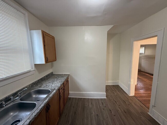 Building Photo - Open House Schedule Mon 9.1.25 @ 12:00pm, ...