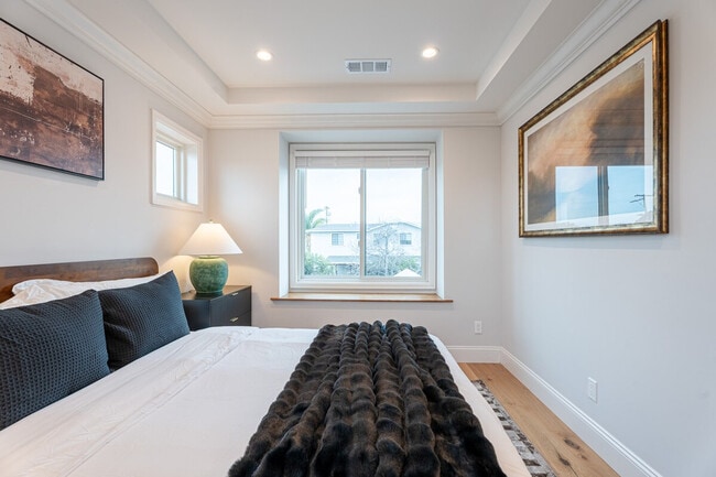 Building Photo - 2732 Fair Oaks Ave