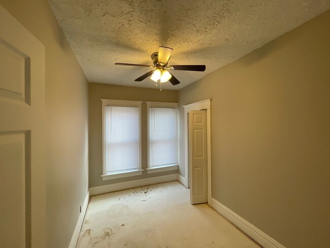 Building Photo - 3 Bedroom 1 Bathroom Home