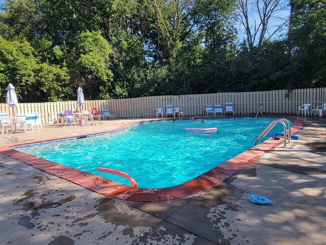 Building Photo - 1859 Yuma Ln N