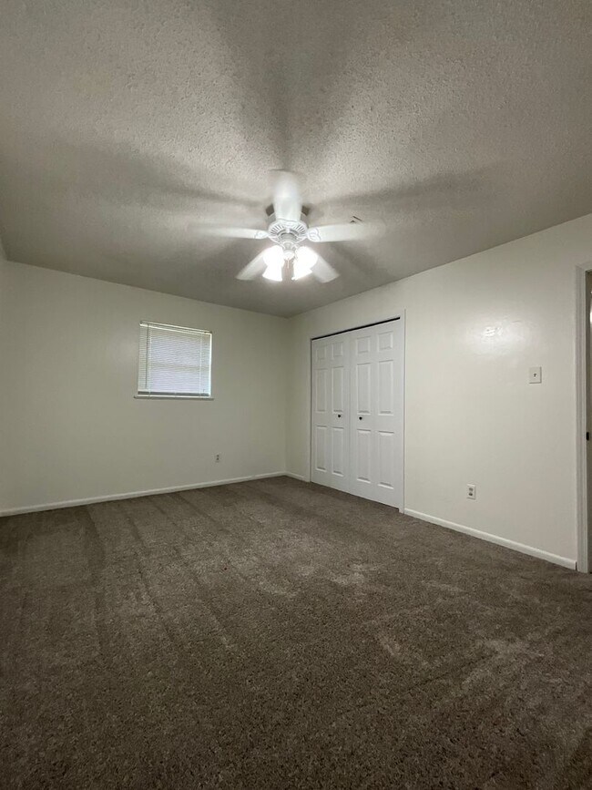 Building Photo - 1018 Meadow Brook Street
