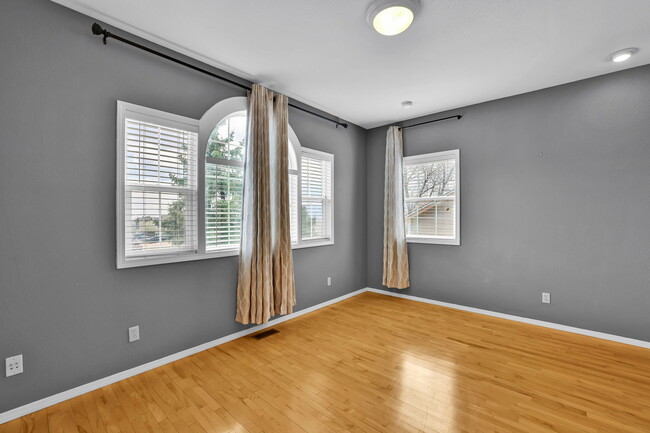 Building Photo - 6674 Chantilly Pl