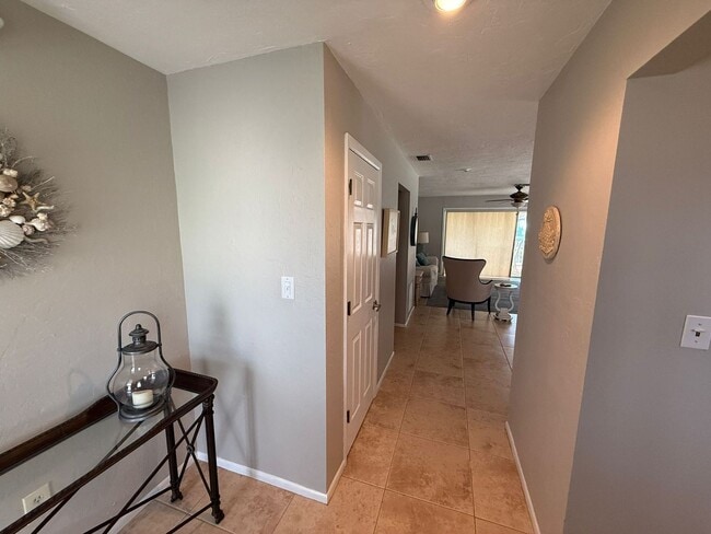 Building Photo - FT Myers Beach Amazing pool home