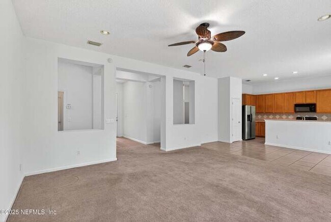 Building Photo - 872 Collinswood Dr W