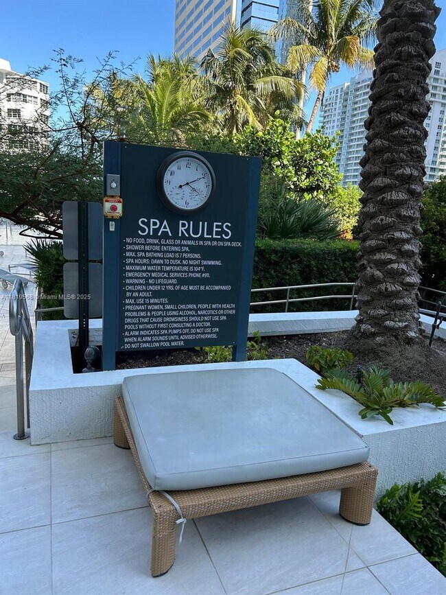 Building Photo - 950 Brickell Bay Dr