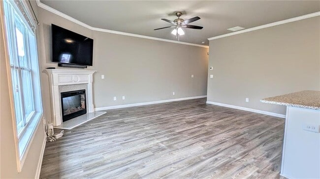 Building Photo - 3668 Acorn Dr