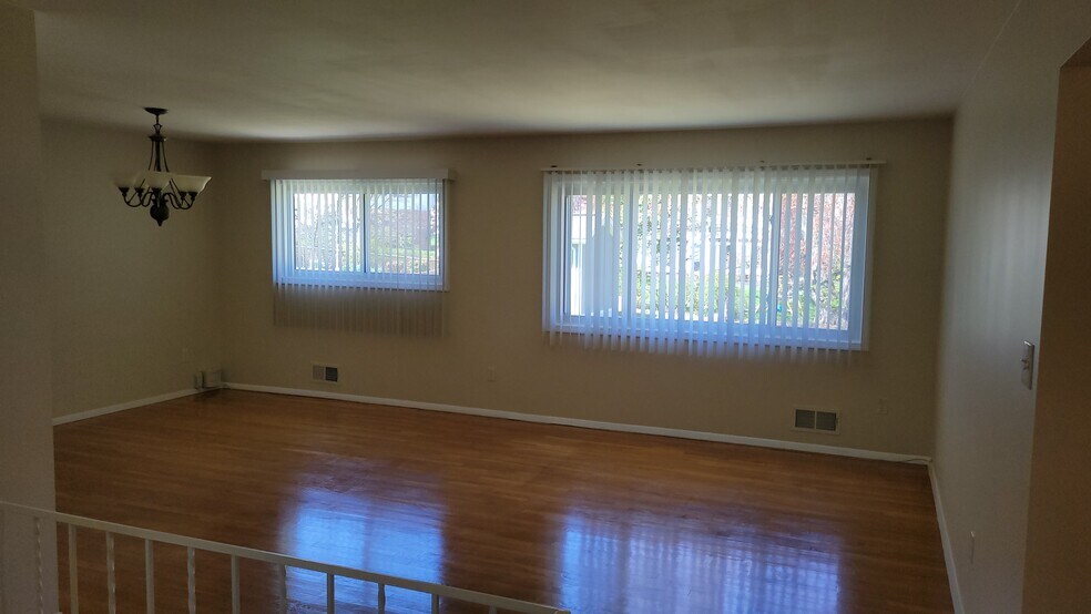 Building Photo - 7425 Bee Bee Dr