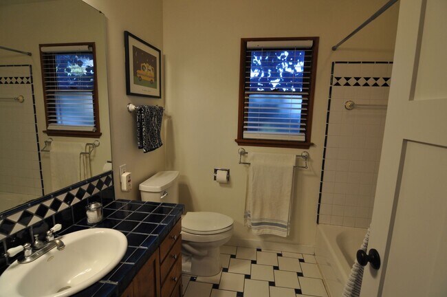 Building Photo - 4 Bedroom Pool Home for Rent in Woodland H...