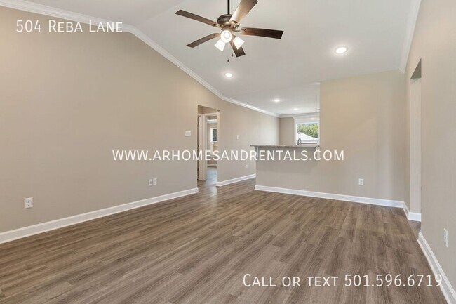 Building Photo - 504 Reba Ln
