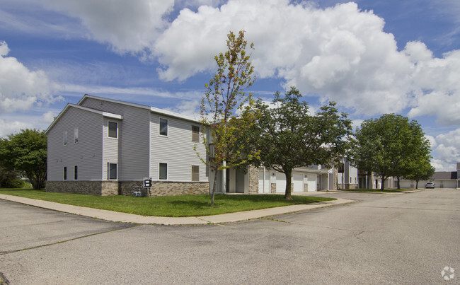 Primary Photo - Hillview Apartments