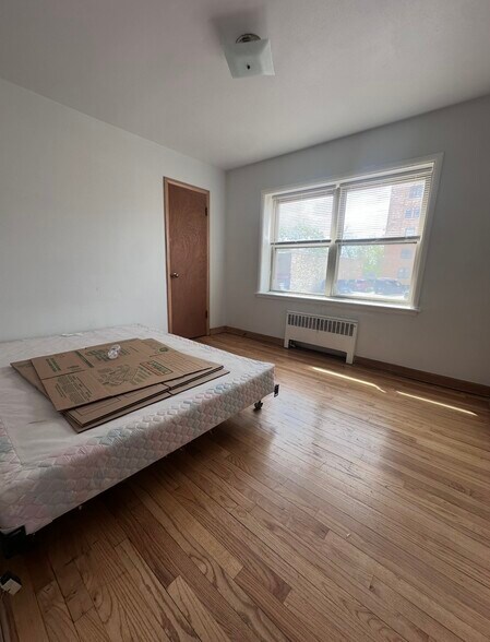 Building Photo - 4002 N Farwell Ave