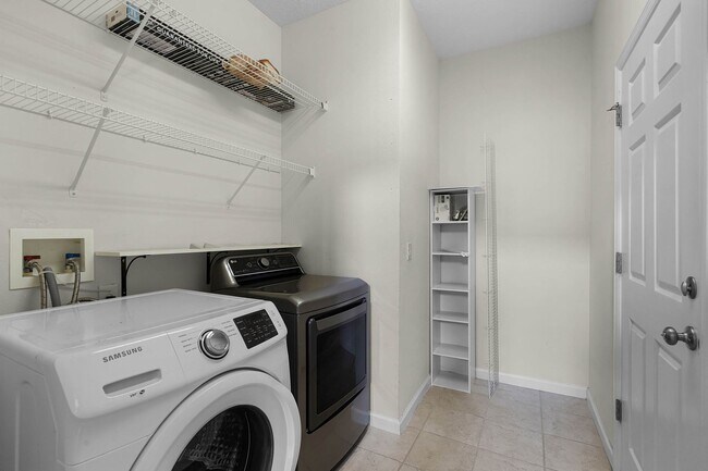 Building Photo - 4/2.5/2 Woodland Lakes Preserve Available Now