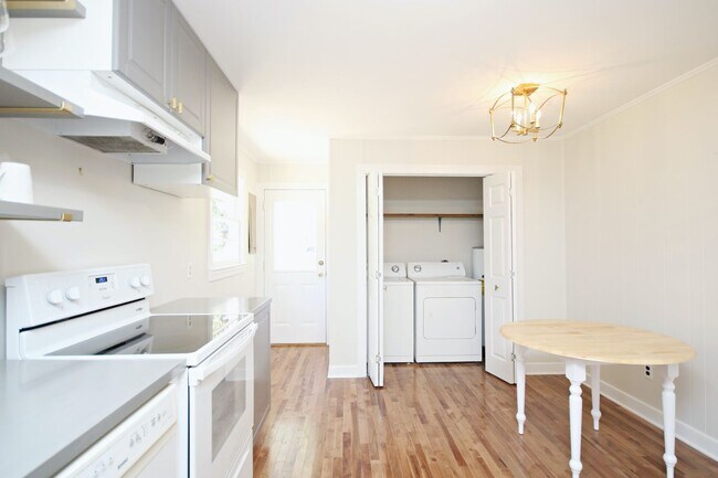 Building Photo - Updated Small Pet-Friendly Crozet Home