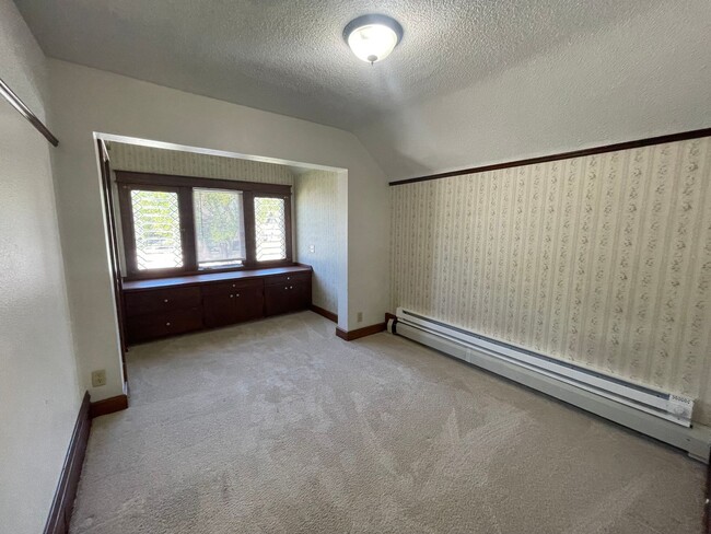 Building Photo - Partially Furnished 3-Bedroom Home in North Fargo!