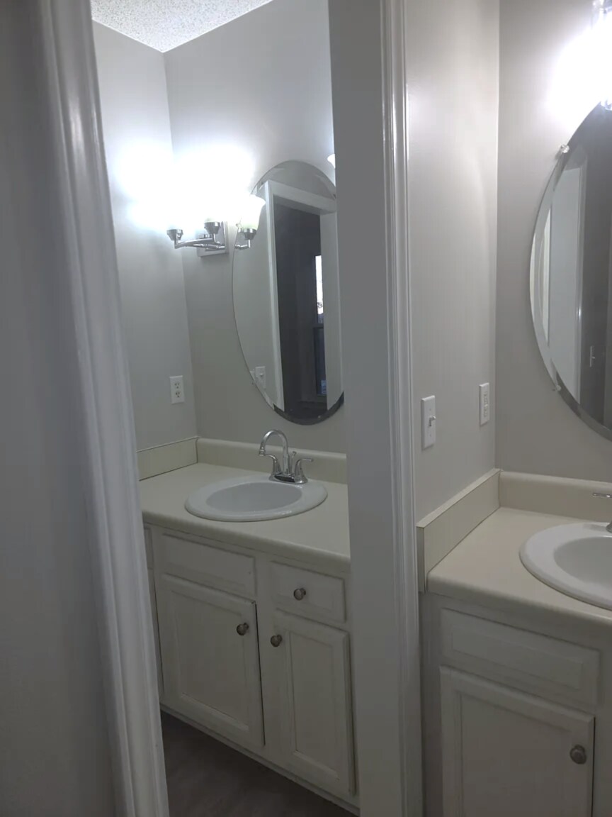 Building Photo - 2904 Bannf Ct