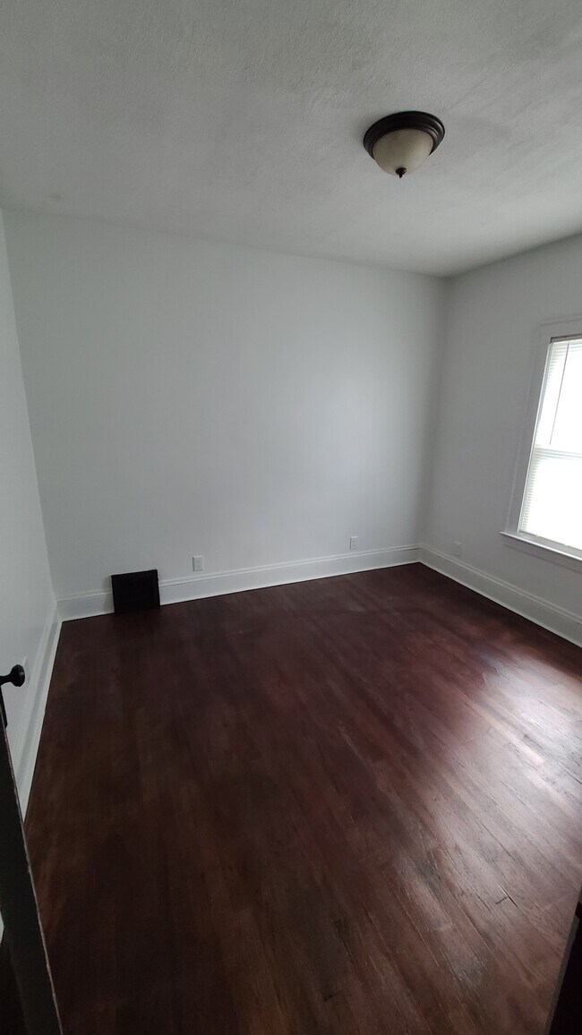 Building Photo - 3737 W 135th St