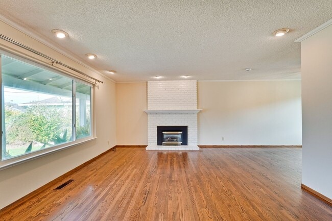 Building Photo - 10534 Deodara Dr