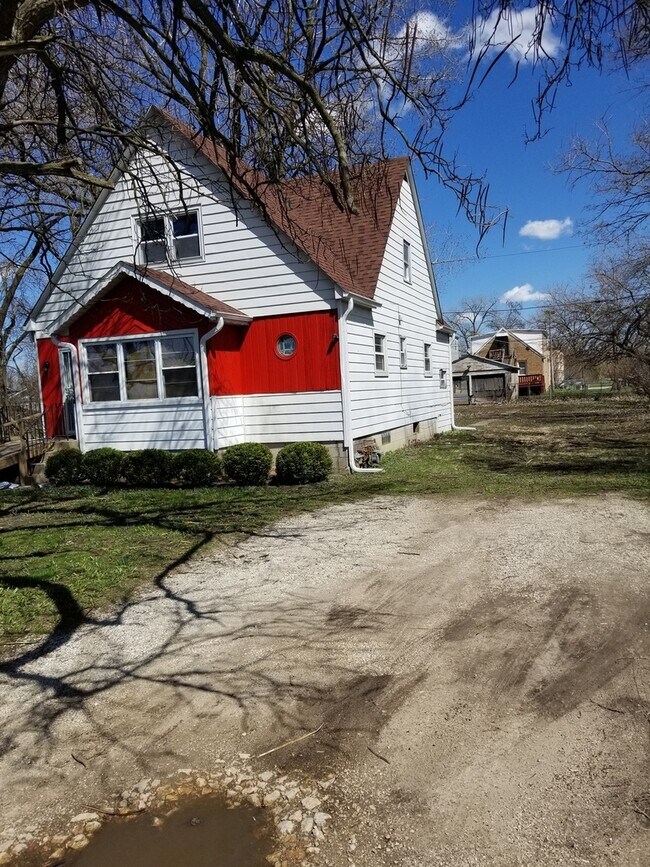 13917 S Springfield Ave 13917 S Springfield Ave Robbins IL 60472