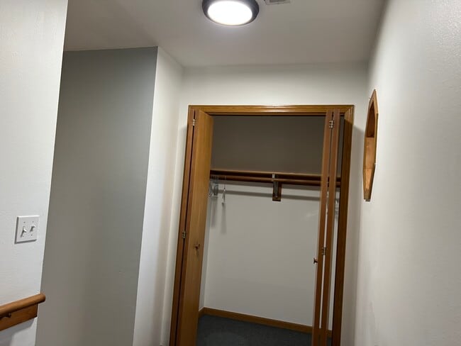 Building Photo - 450 Skare Rd