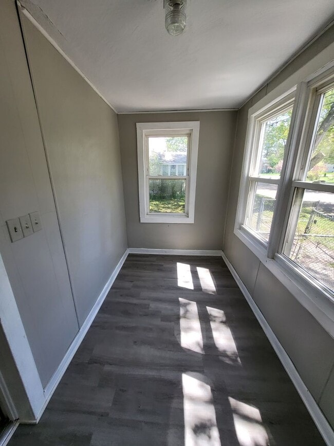 Building Photo - 372 Orchard Ave