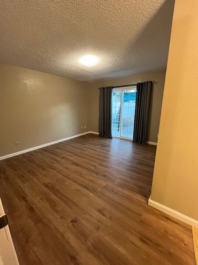 Building Photo - 5725 Sage Dr