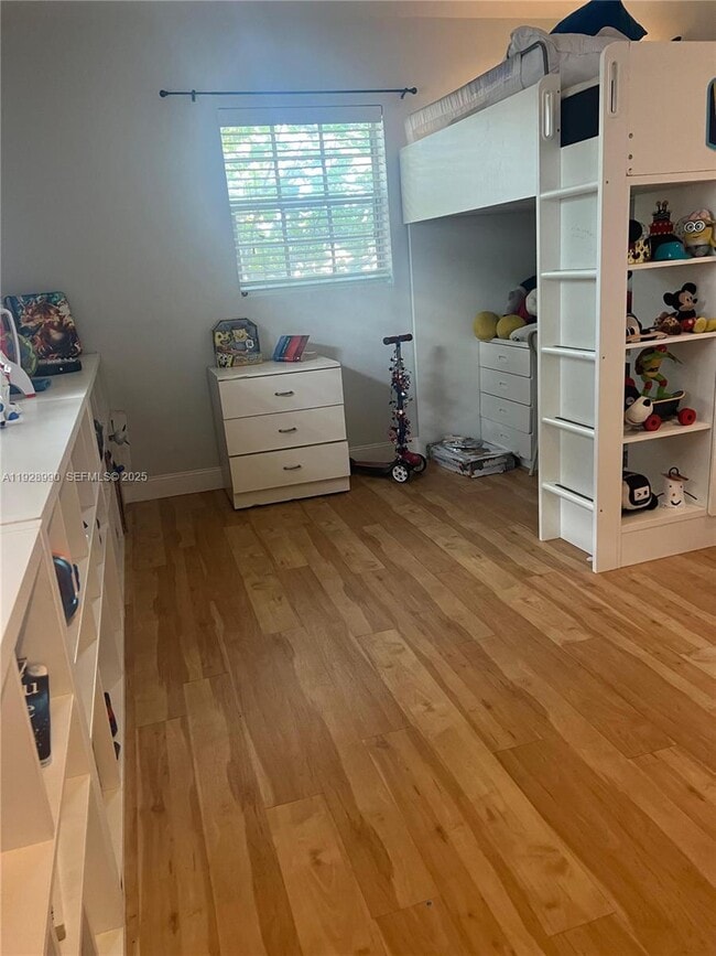 Building Photo - 1040 Lyons Park Dr