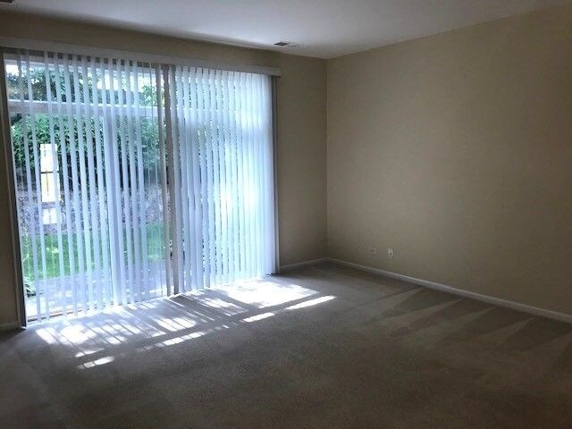 Building Photo - 2440 Oneida Ln