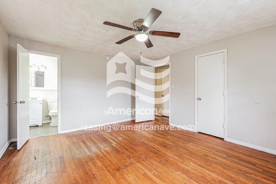 Building Photo - 115 S 1659