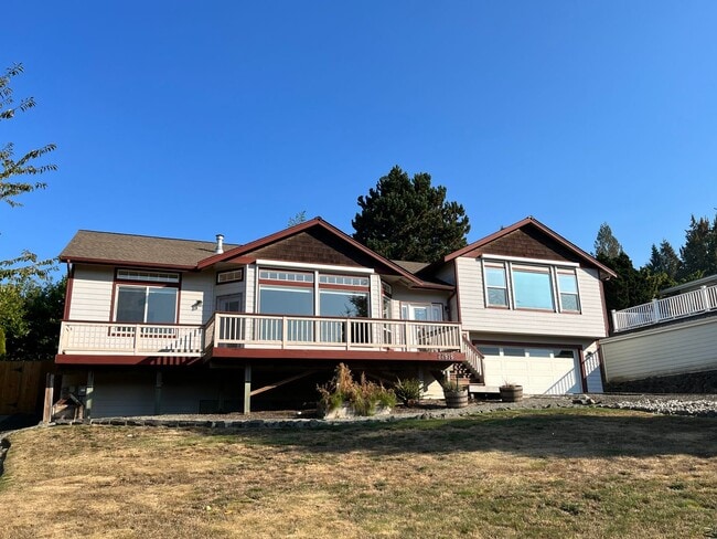 Building Photo - View Home in Poulsbo
