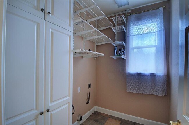 Building Photo - 8217 Endeavor Cir