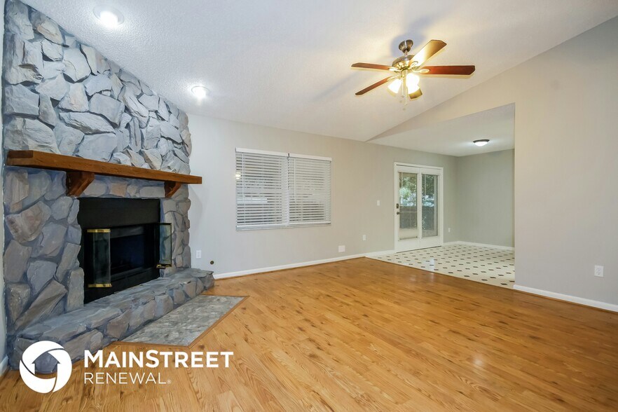 Building Photo - 2740 Birdland Ct