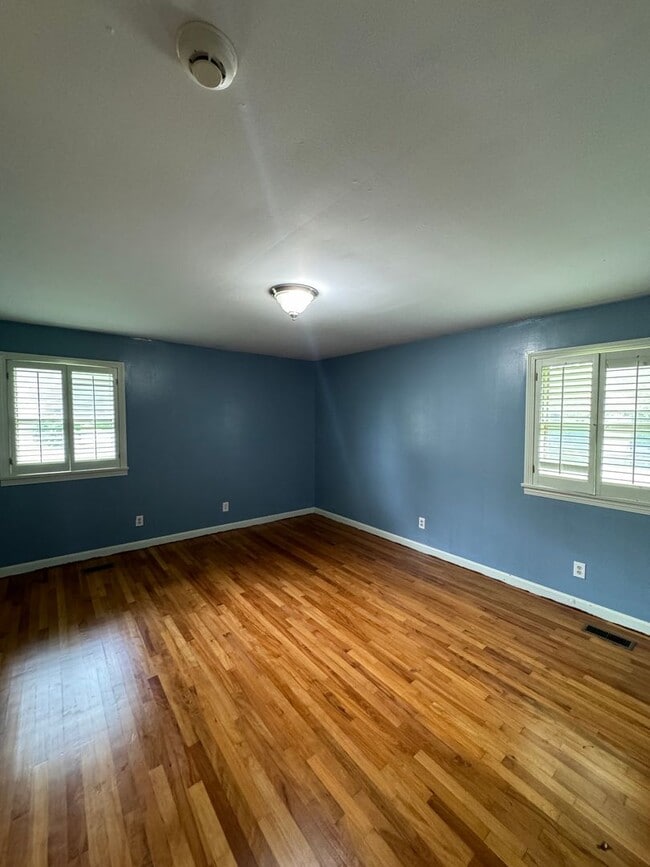 Building Photo - Spacious Home In Oxford