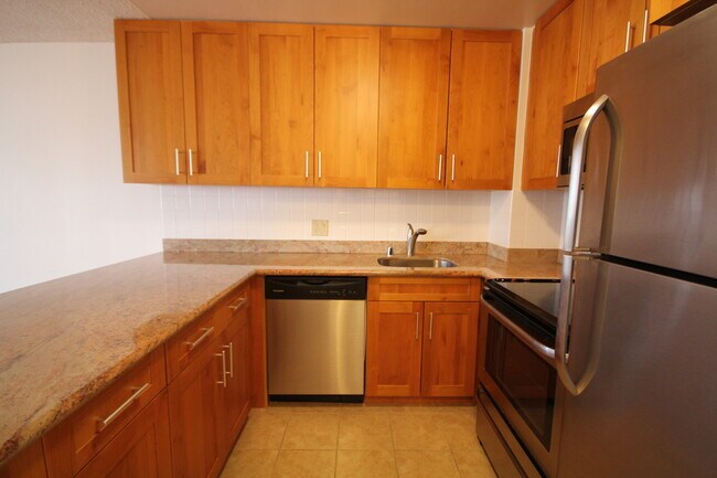 Building Photo - Kukui Plaza - Ewa Tower -1 Bedroom, 1 Bathroom, 1 Parking !