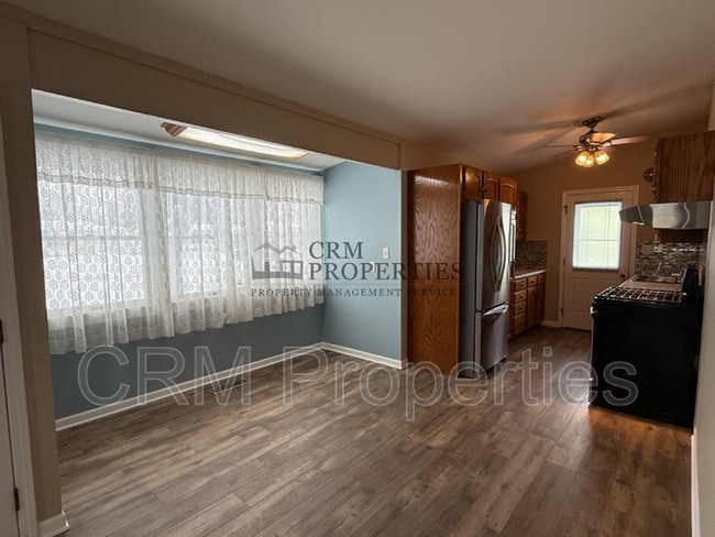 Building Photo - 1004 E Cornell Rd