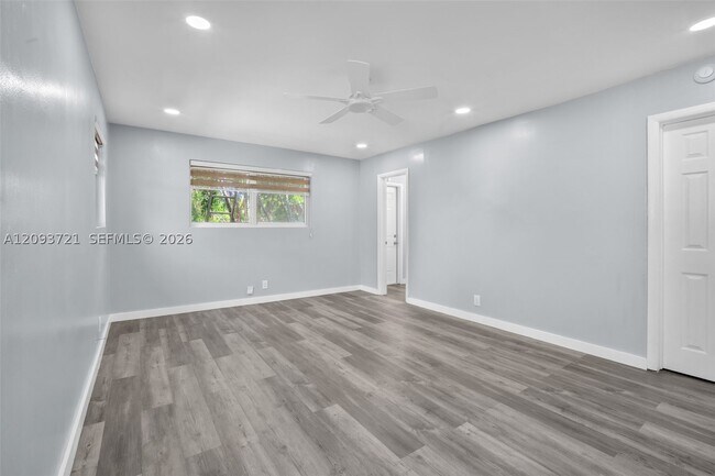 Building Photo - 609 N 46th Ave