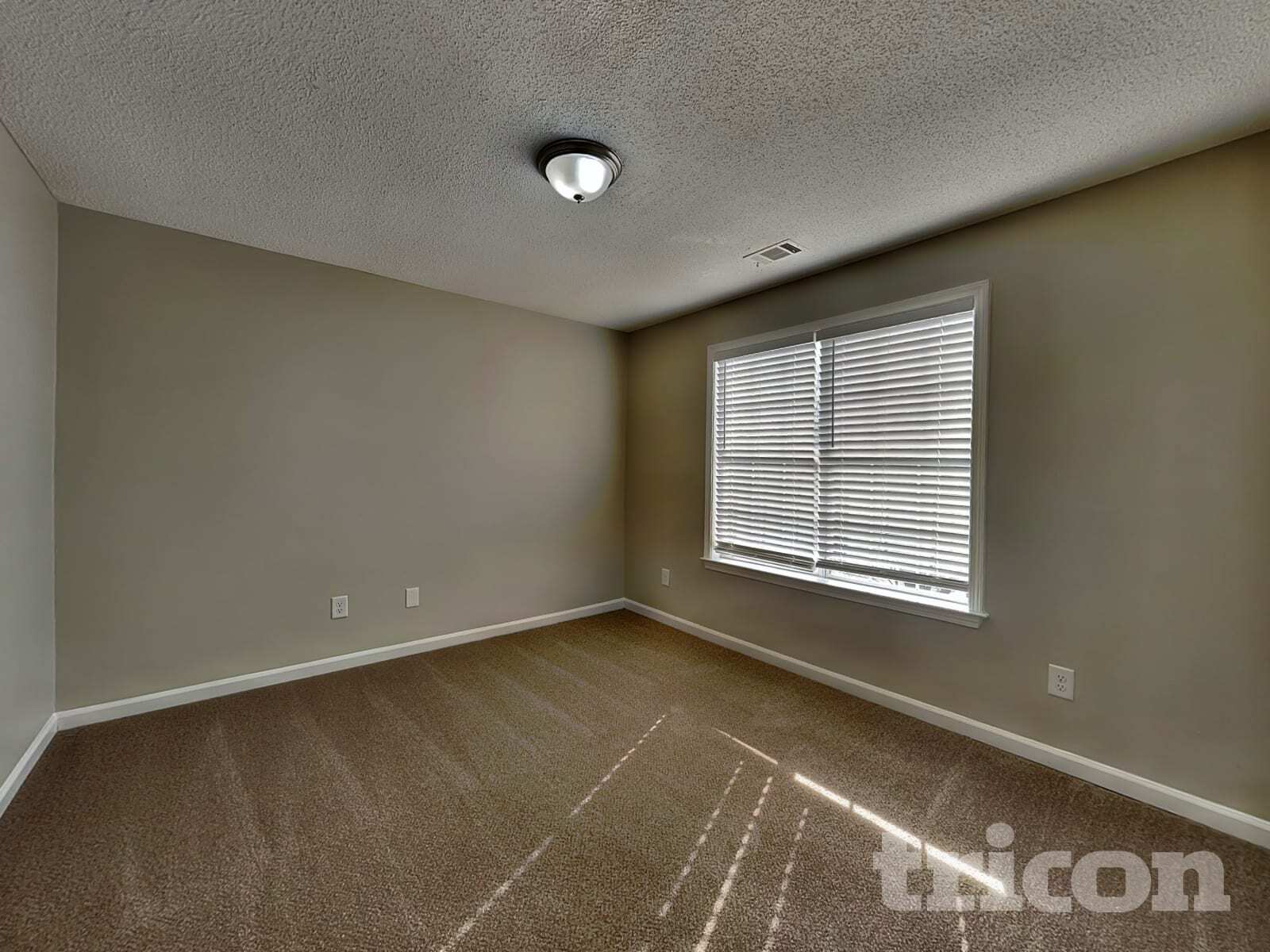 Building Photo - 1016 Forest Glen