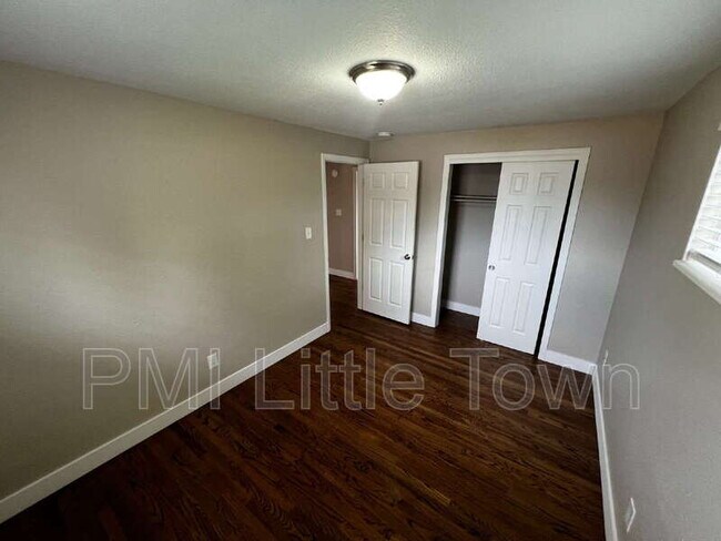 Building Photo - 364 S Salem St