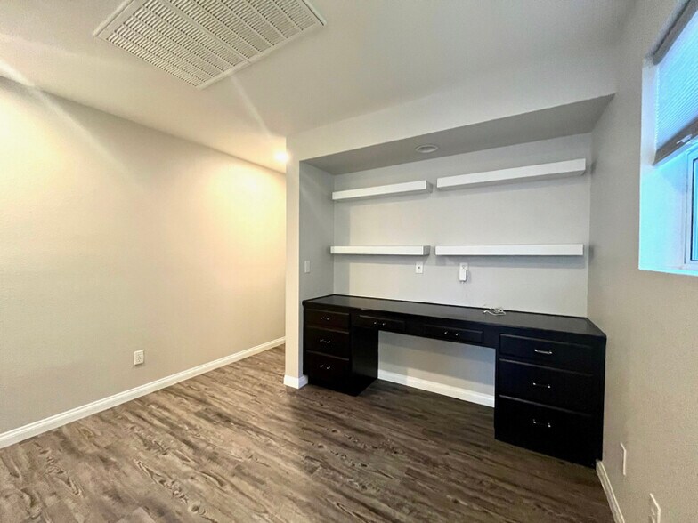 Building Photo - 9937 Baron Coast St