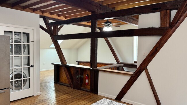 Building Photo - Lower Pottsgrove 2 Bedroom 1 bath Apartment $1,895/ month