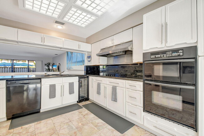 Building Photo - 3543 S Ocean Blvd