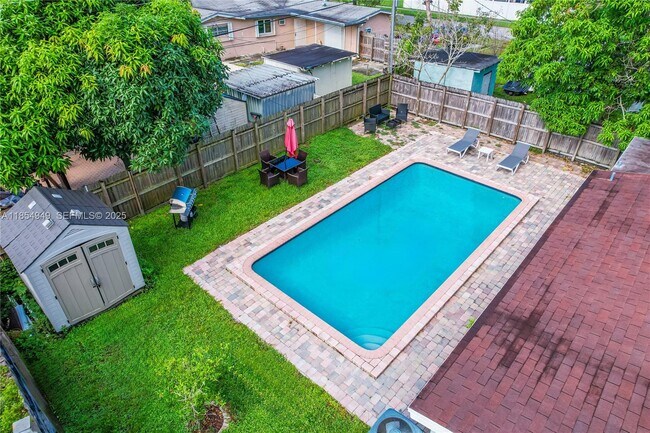 Building Photo - 6660 Custer St