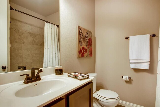 Building Photo - 303 Highland Village Cove