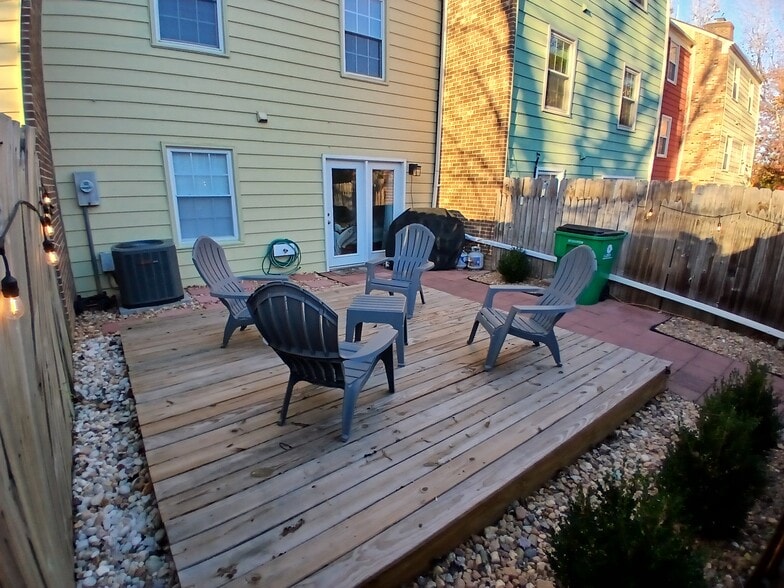 Maintenance free backyard - 812 Cambridge Rd