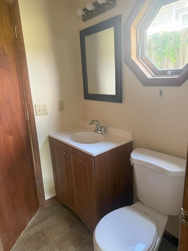 Building Photo - 91 N Buena Vista St