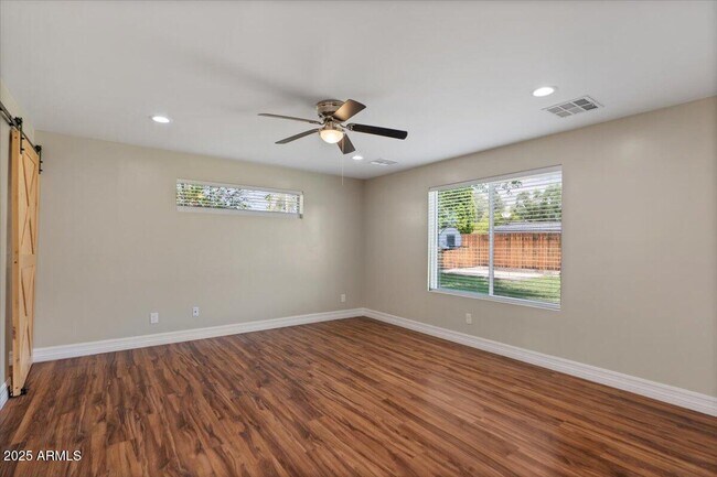 Building Photo - 838 E Belmont Ave