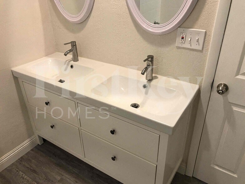 Building Photo - 7427 E McKinley St