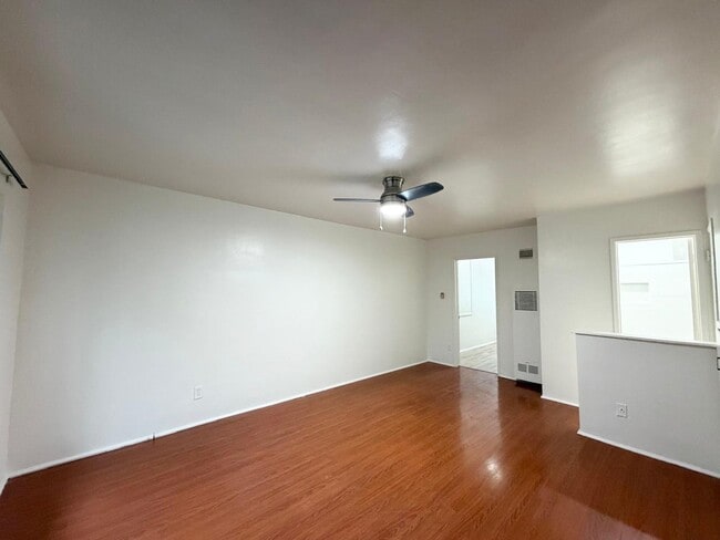 Building Photo - 4800 Beverly Blvd