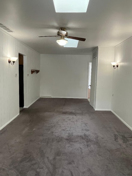 Building Photo - 617 Stratford Ave