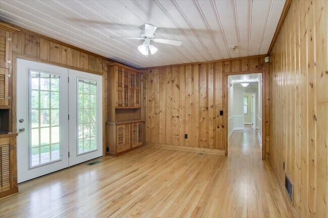 Building Photo - 427 Ashland Dr