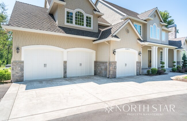 Building Photo - Executive Custom Home with River View on Acreage in West Linn